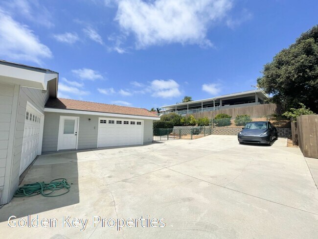 Building Photo - Beautiful ocean-view home located in the h...