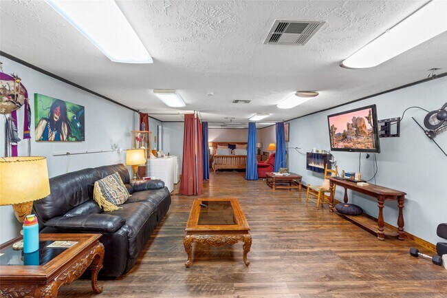 Foto del edificio - 200 Motel Dr.