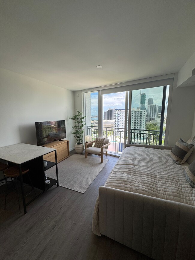 Building Photo - 132 NE 22nd St