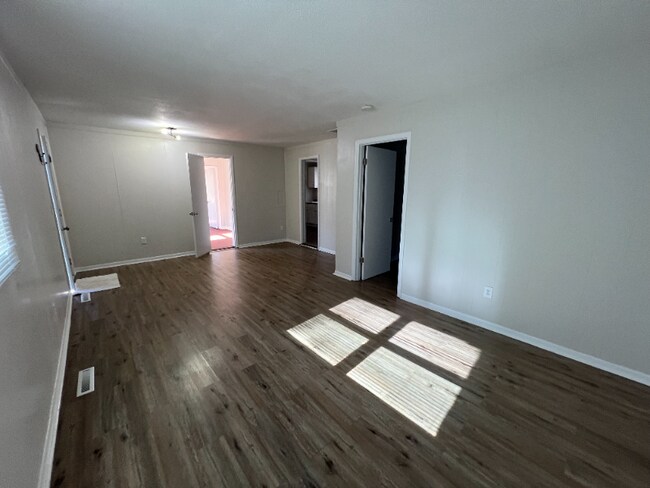 Foto del edificio - 912 E Skinner St