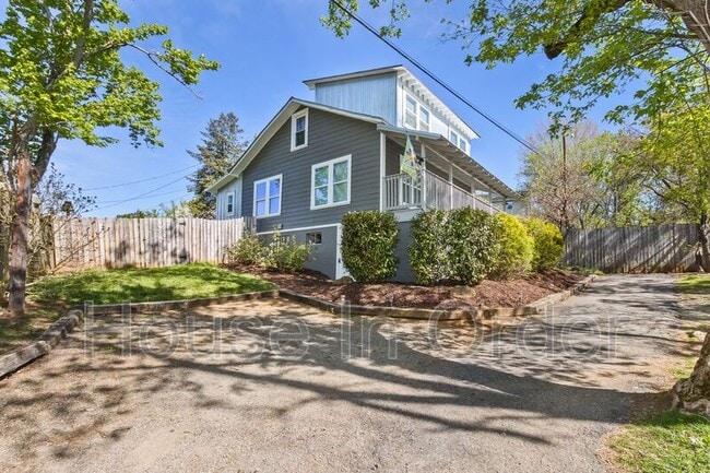 Building Photo - 7 Elkwood Ave