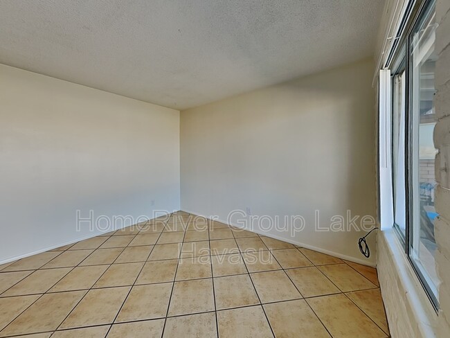 Building Photo - 2460 Palisades Dr
