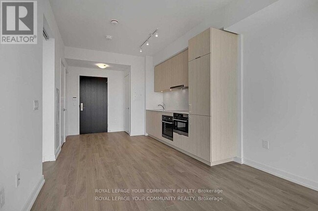 Photo du bâtiment - 158-1158 Front St E