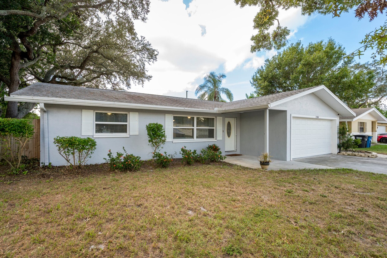 Foto principal - 1749 Sunset Point Rd