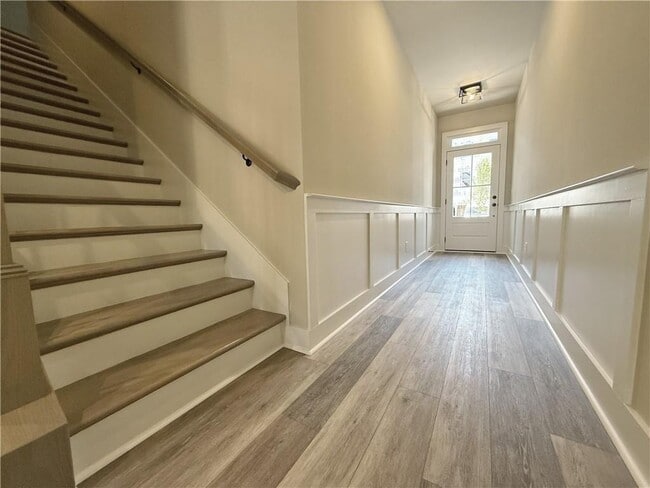 Foto del edificio - 5704 Urban Vlg Wy