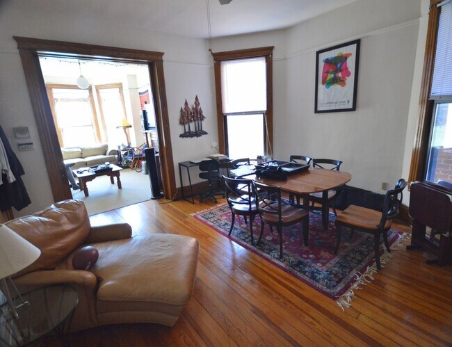 Foto del edificio - 638 W Drummond Pl