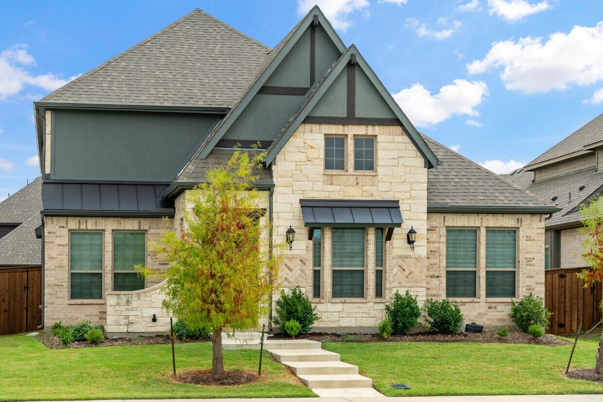 Photo - "Luxurious 4-Bedroom Home with Movie Room & Granite Countertops in Farmers Branch - 12629 Mercer Par
