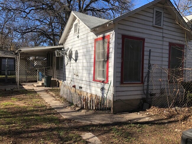3 Bedroom 2 Bath Home For 1200 month House For Rent In Haltom City 