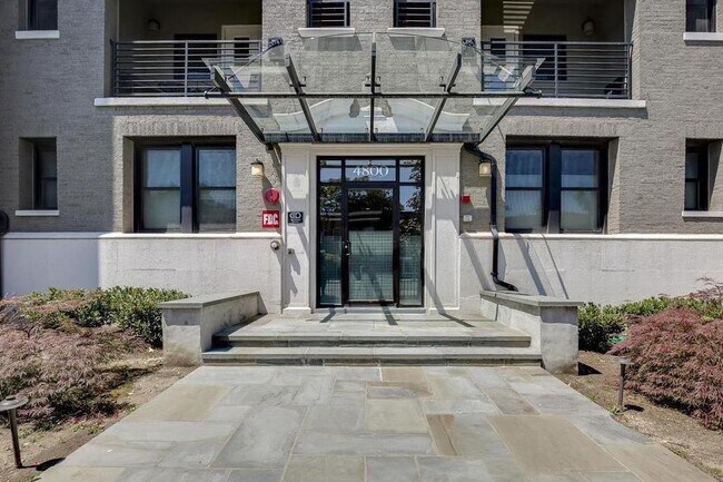 Foto del edificio - 4800 Georgia Ave NW