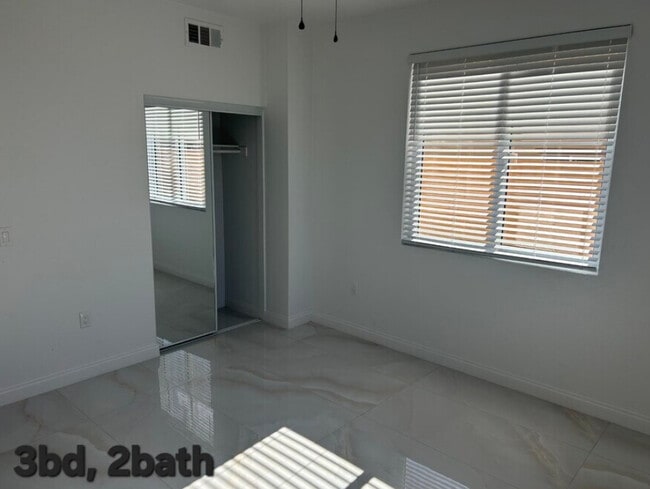 Building Photo - Solana Apartments