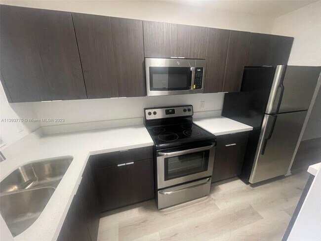 Foto del edificio - 5300 Washington St
