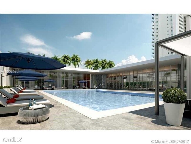 Foto del edificio - 14951 Royal Oaks Ln