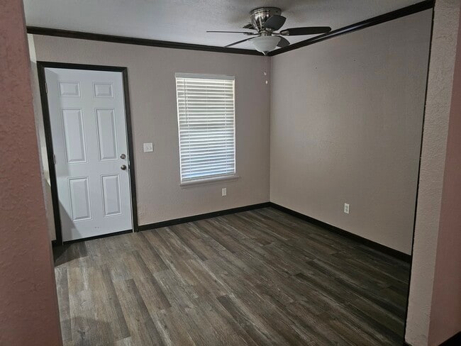 Building Photo - 255 Katy St