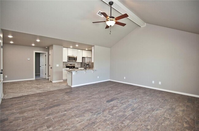 Building Photo - 310-D Commercial St