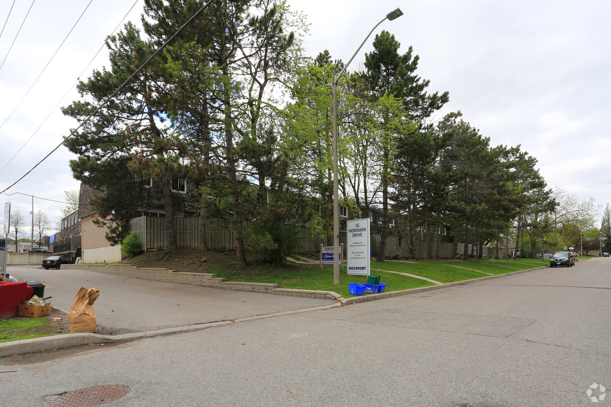 Building Photo - 16 Normark Dr