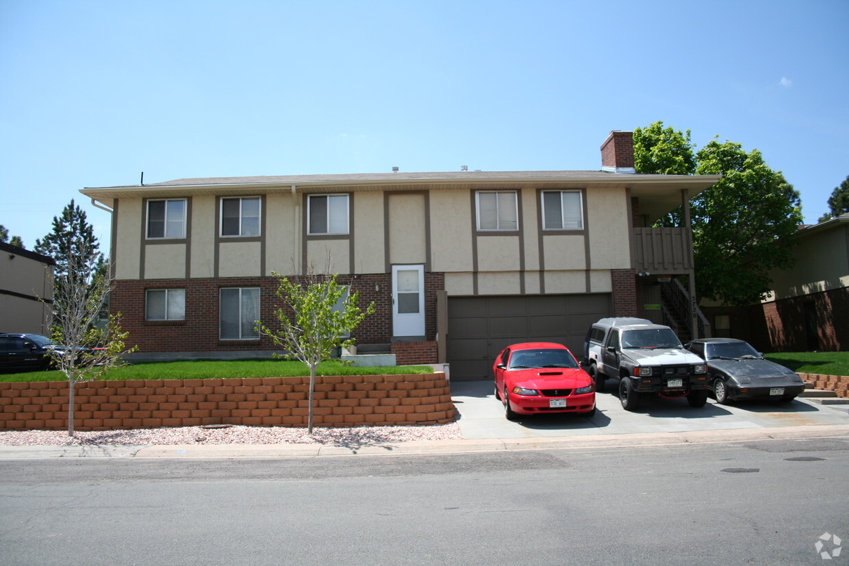 Building Photo - 5720 W Warren Ave