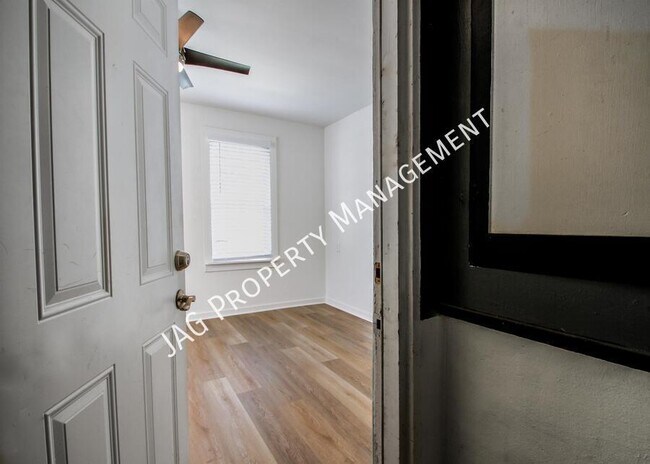 Foto del edificio - 2892 College St