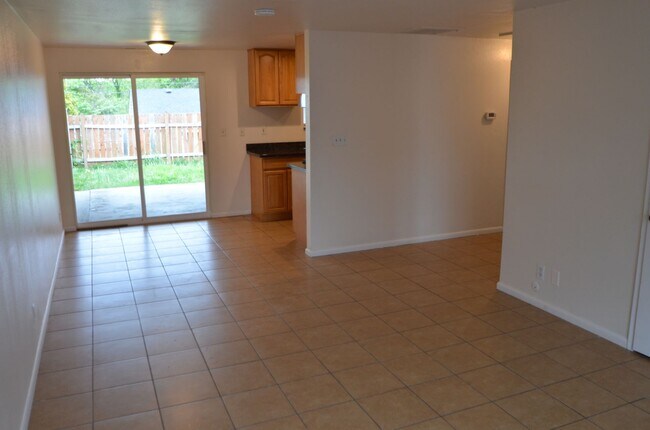 Foto del edificio - 1708 &amp; 1710 Rainier Ave | Bramel