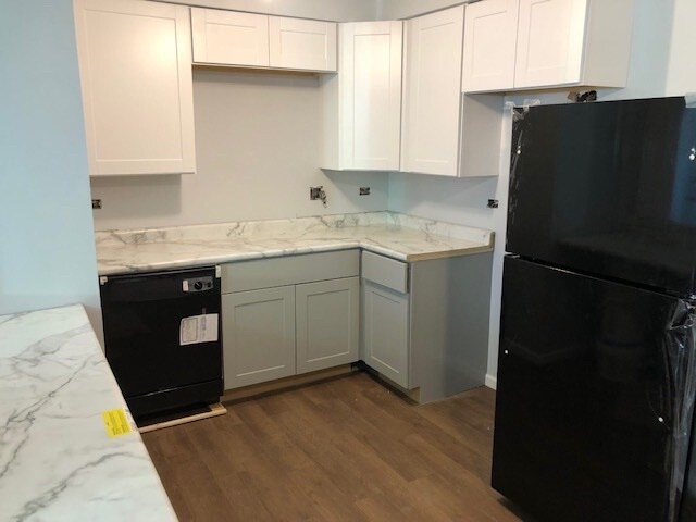 Building Photo - 225 Country Club Dr