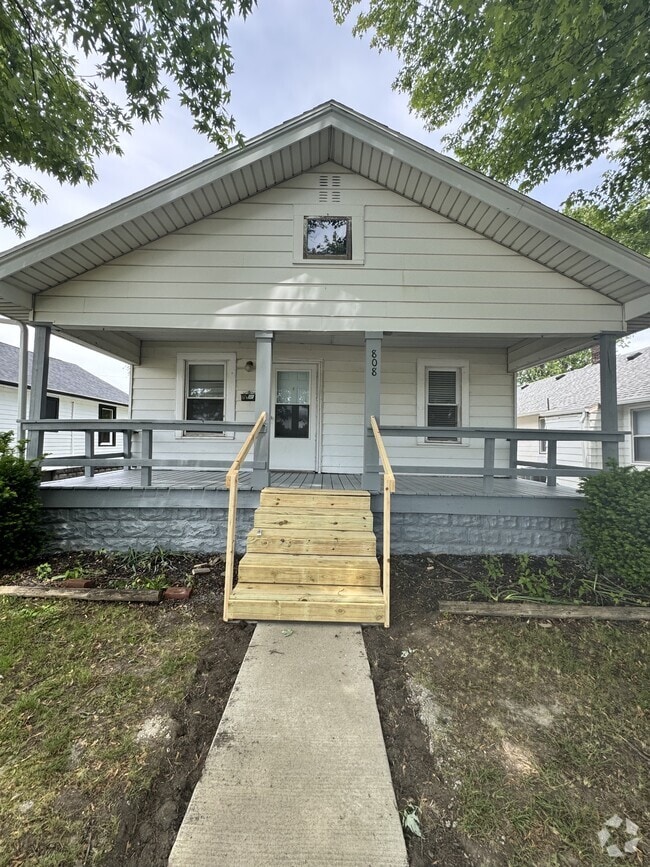 Building Photo - 808 E Elm St