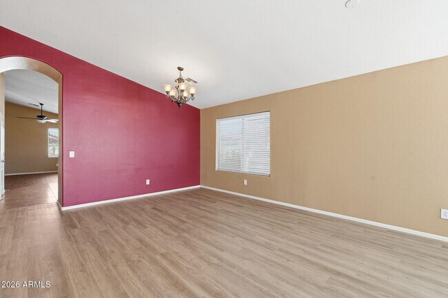 Foto del edificio - 40310 W Novak Ln