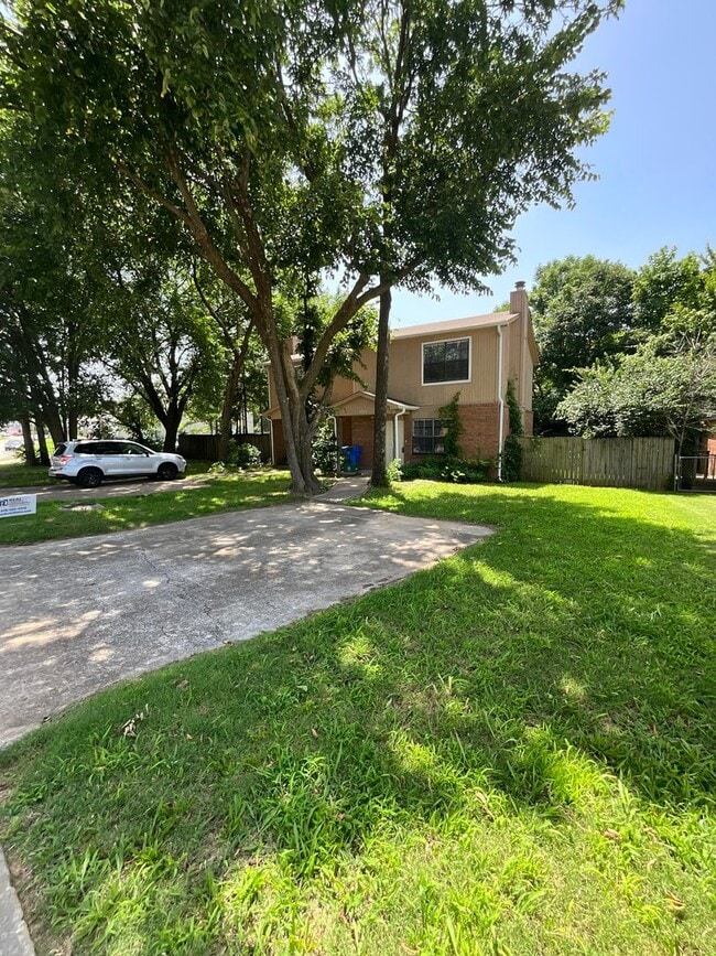 Newly Renovated Duplex Coming Soon – Fresh Updates & Modern Upgrades located in Fayetteville AR! ... - Newly Renovated Duplex Coming Soon – Fresh Updates & Modern Upgrades located in Fayetteville AR! ... House