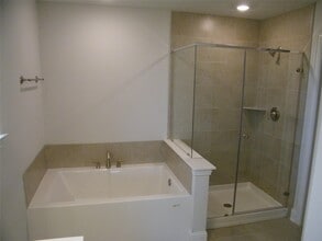 Building Photo - 5315 New Iberia Ln