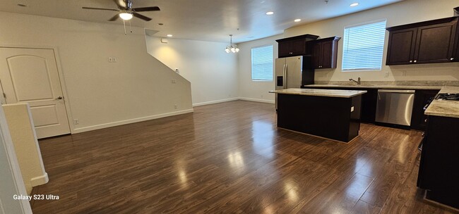 Building Photo - 2497 W Cripple Creek Dr
