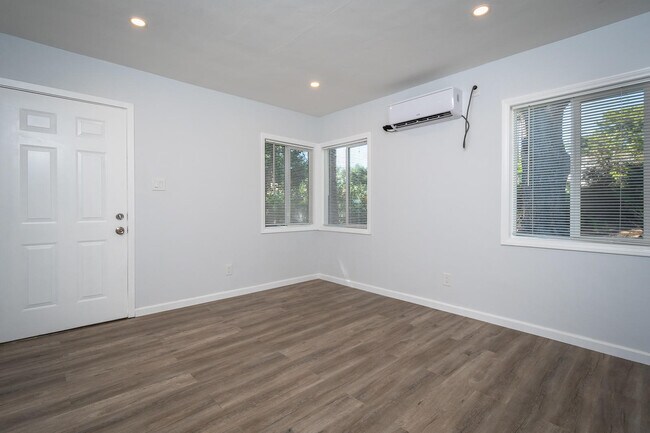 Building Photo - 10152 Haines Canyon Ave