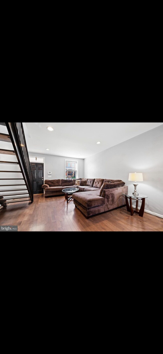 Building Photo - 633 Rappolla St