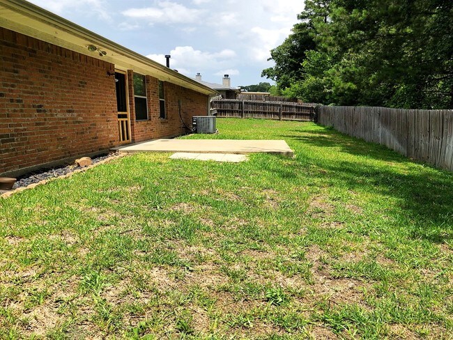 Foto del edificio - 5866 Palo Pinto Dr