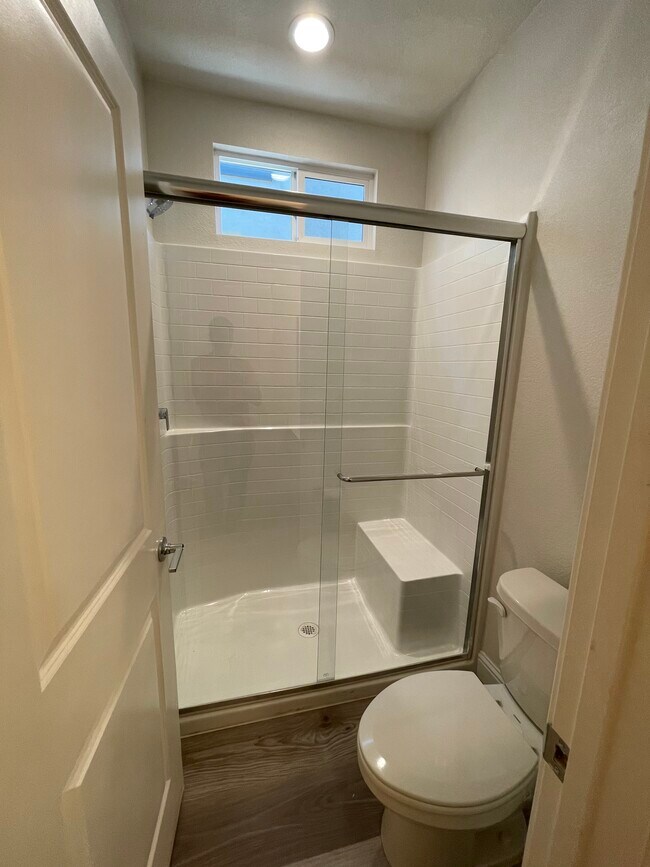 Shower - 3190 Paxton St
