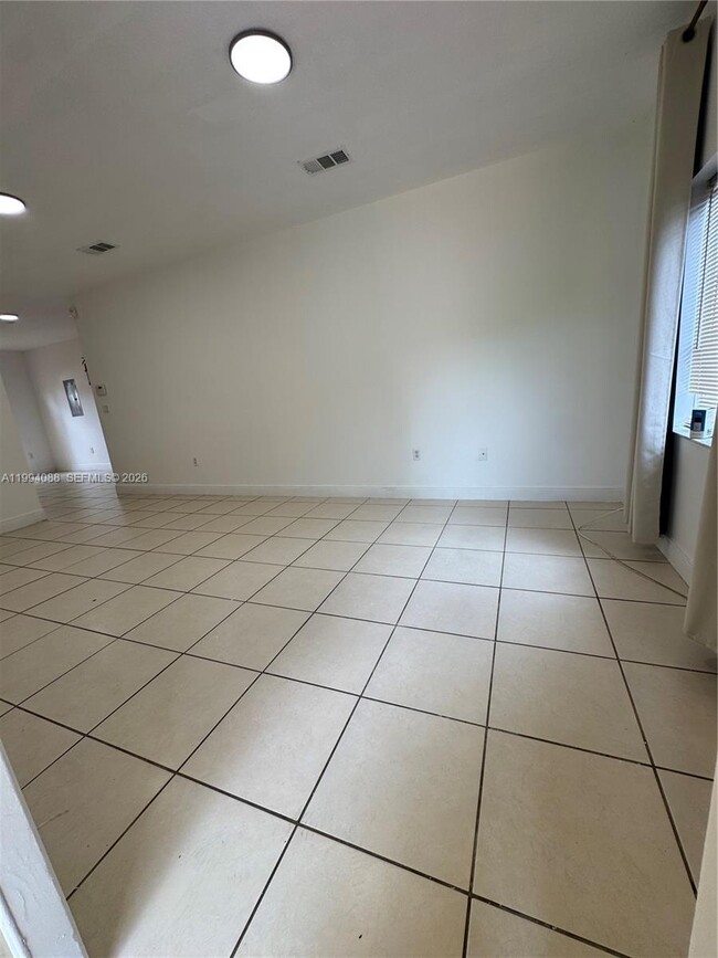 Foto del edificio - 761 NW 24th Ct