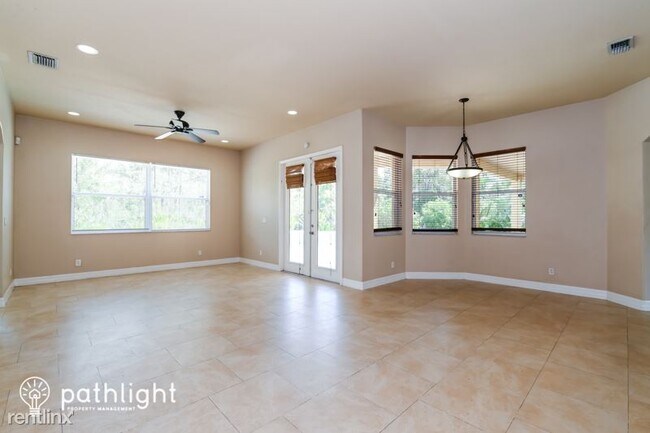 Building Photo - 4 br, 3 bath House - 441 10th Ave NE UNIT