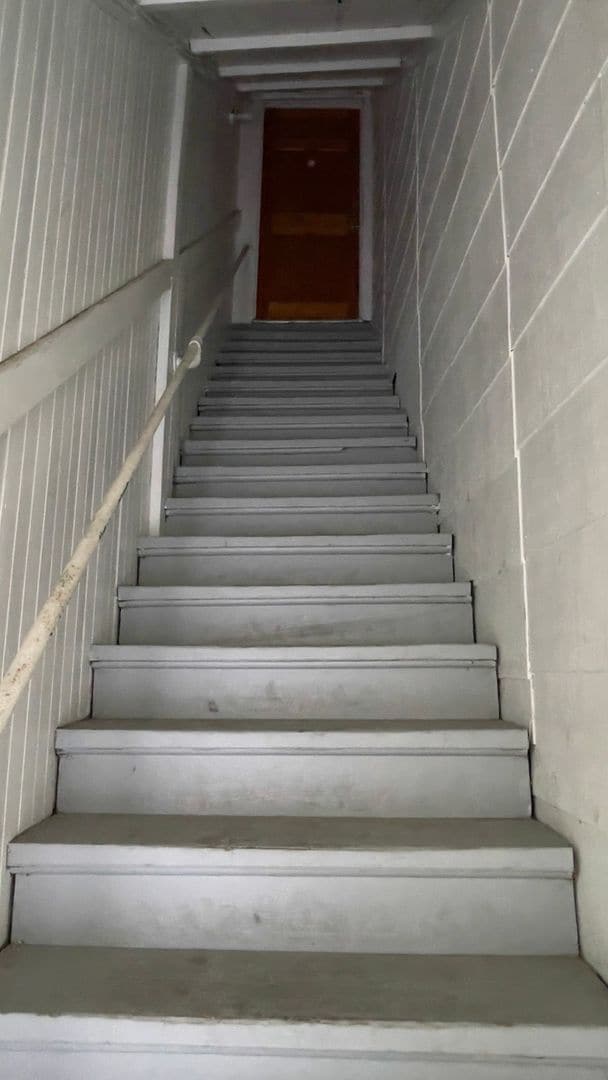 Building Photo - Historic, Upstairs One Bedroom Apartment