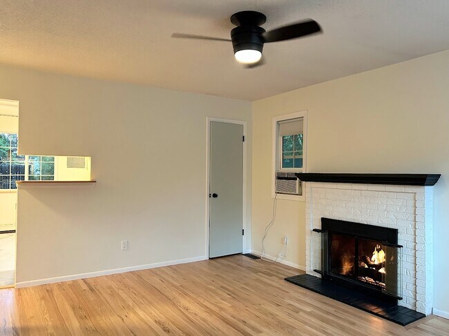 Building Photo - 2011 Woodburn Street, Unit 2013A