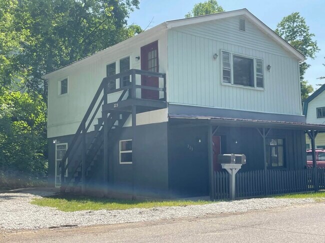 Foto del edificio - 223 Edgington Ln