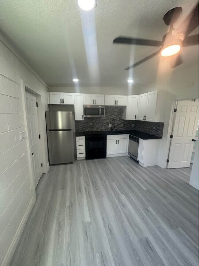 Foto del edificio - 210 W Monroe Ave