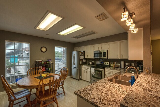 Building Photo - 13973 Jacktar - 3 Bed/ 2Bath - $2095/month