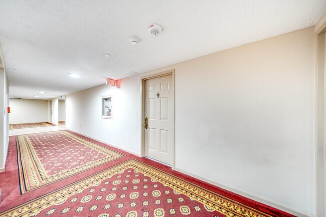 Building Photo - 5600 N Flagler Dr