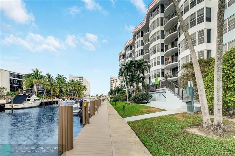 Foto principal - 3051 NE 48th St