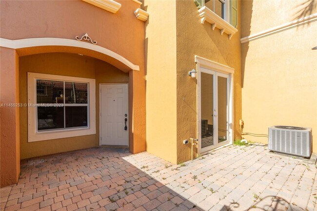 Foto del edificio - 14355 SW 11th St