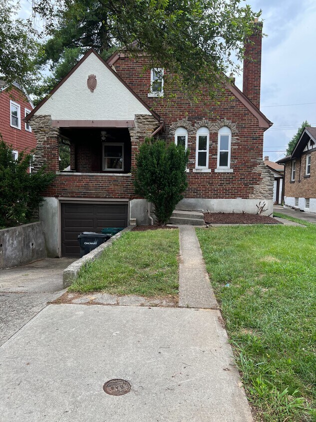 Primary Photo - 1867 Garden Ln