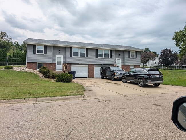 Building Photo - 2311 Mole Ave