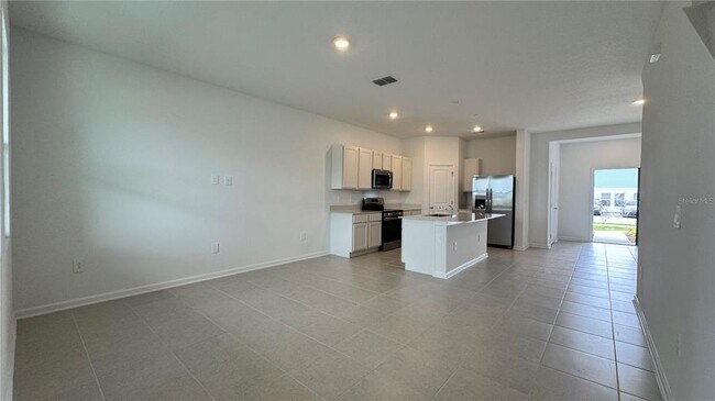 Building Photo - 325 Sol Vis Dr