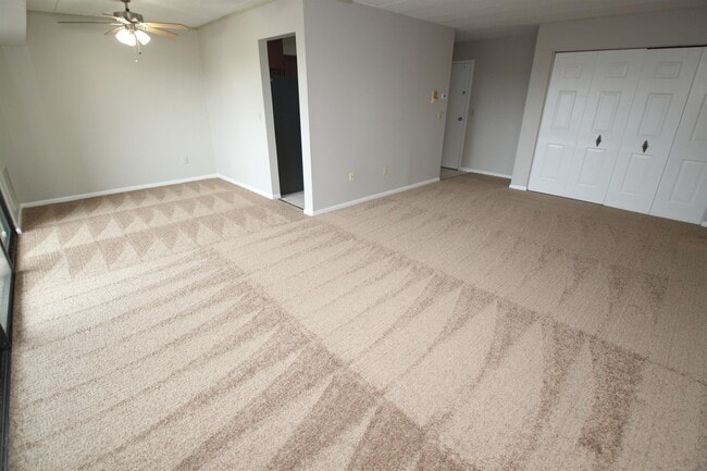 Building Photo - 404c McKnight Cir
