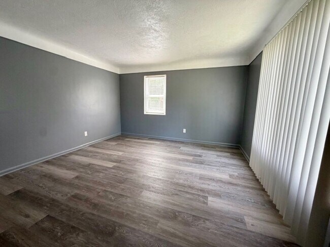 Foto del edificio - Beautiful 3 Bedroom 1 Bath Home For Lease