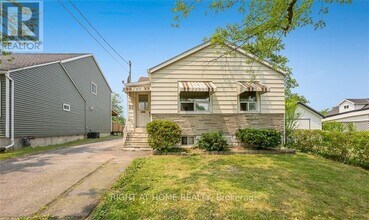 Building Photo - 33 Keele St