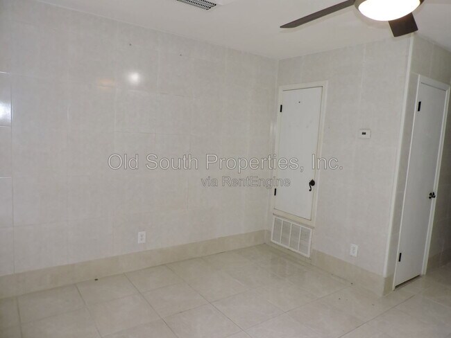 Foto del edificio - 1345 Jasma Ln