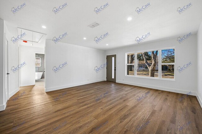 Foto del edificio - 7412 Fenton Dr